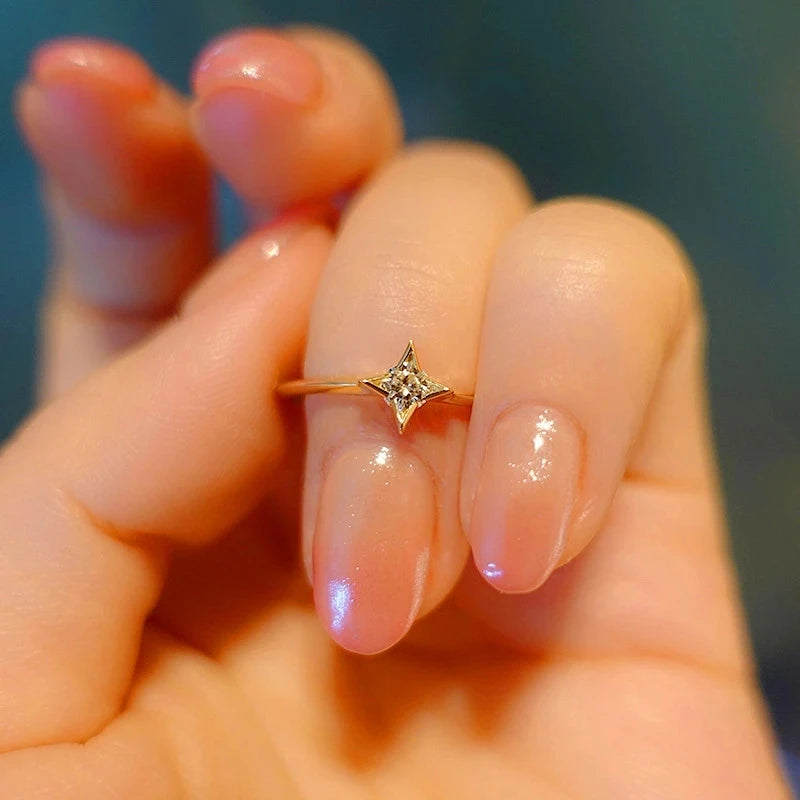 Anillo Solitario Fino ALICIA • Plata y Baño de Oro