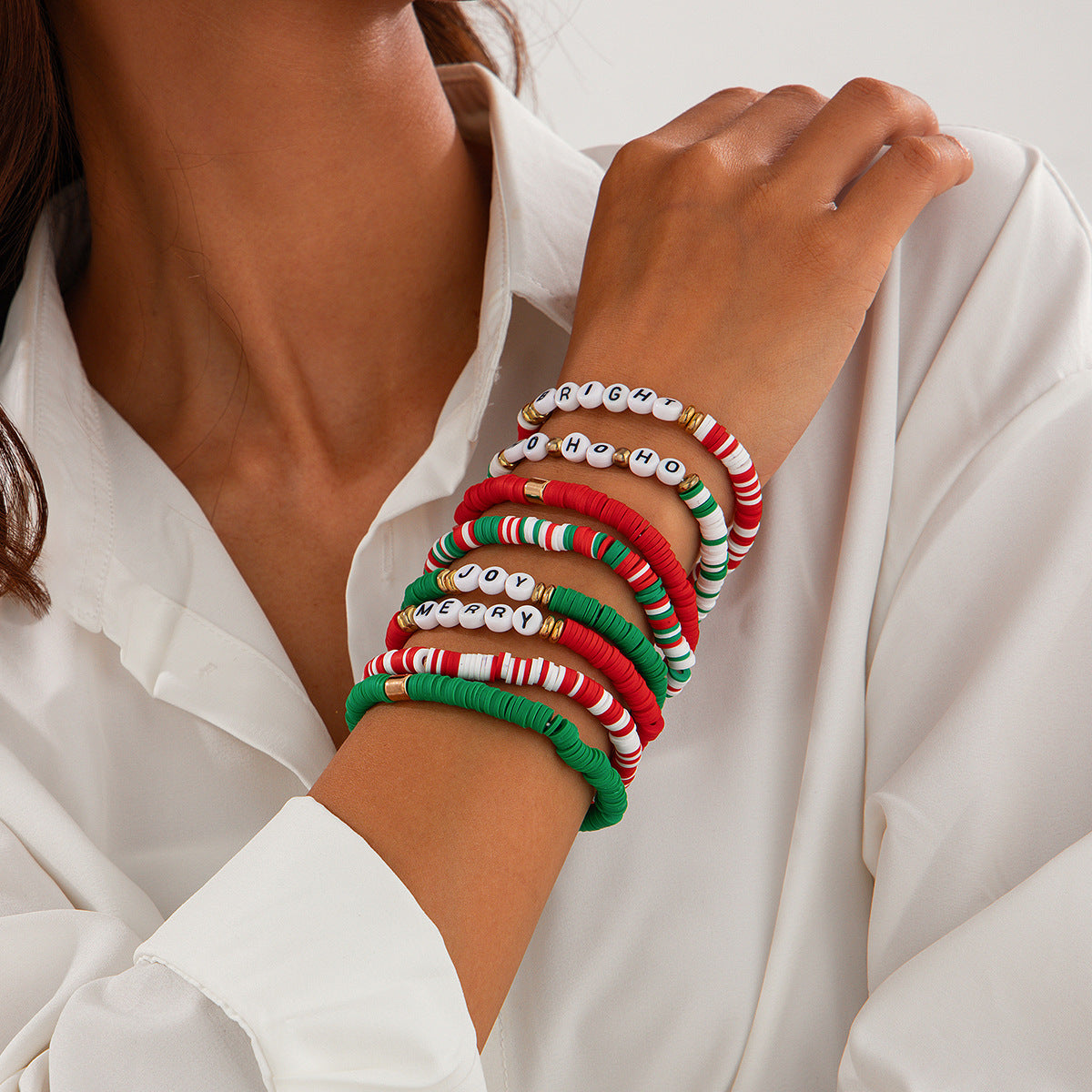 Set de Pulseras Navideñas con Letras y Cuentas de Cerámica | Hecho a Mano