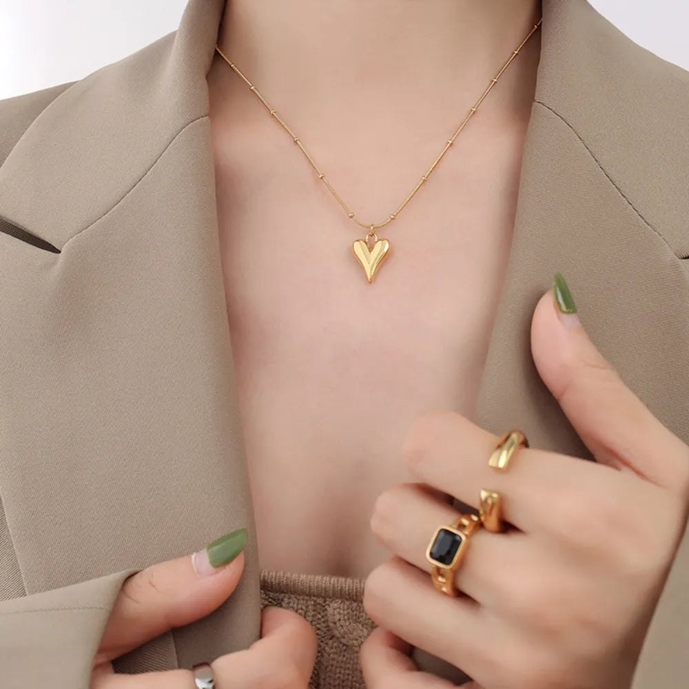 Collar con Dije de Corazón Bañado en Oro 18K PALOMA • Acero de Titanio