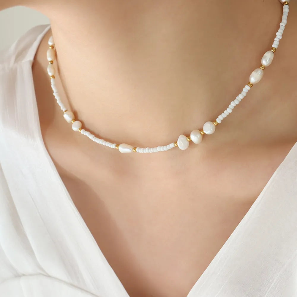Collar de Perlas y Cuentas de Cristal Mary en Titanio • Elegancia Natural