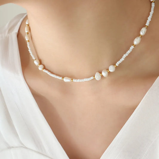 Collar de Perlas y Cuentas de Cristal Mary en Titanio • Elegancia Natural