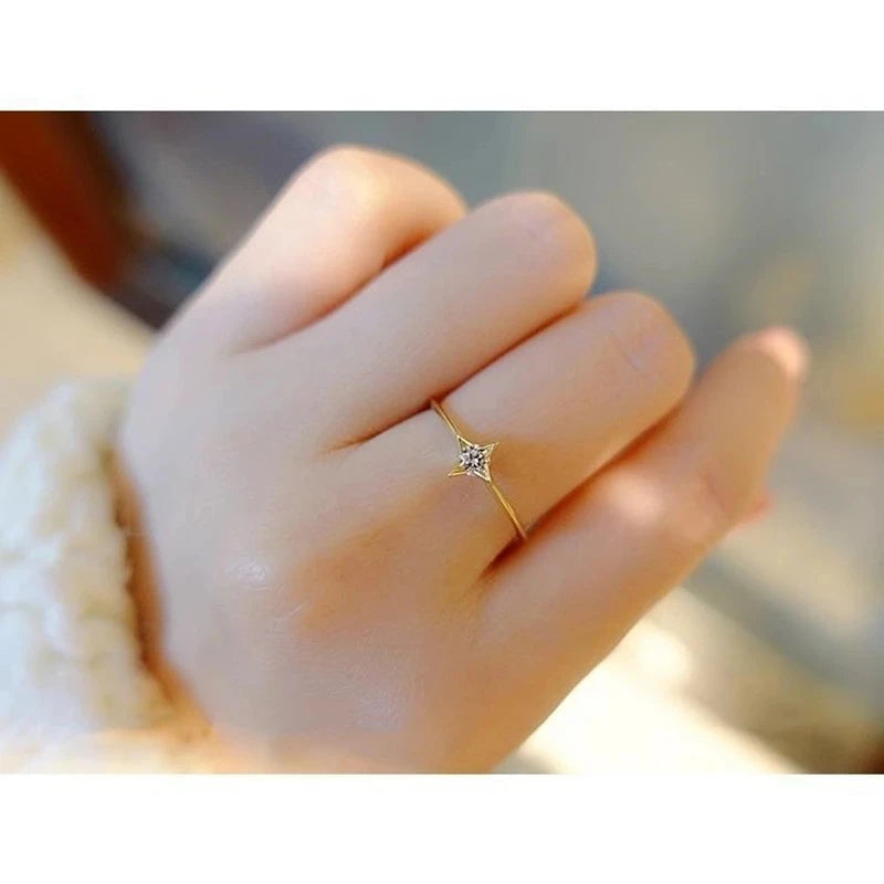 Anillo Solitario Fino ALICIA • Plata y Baño de Oro