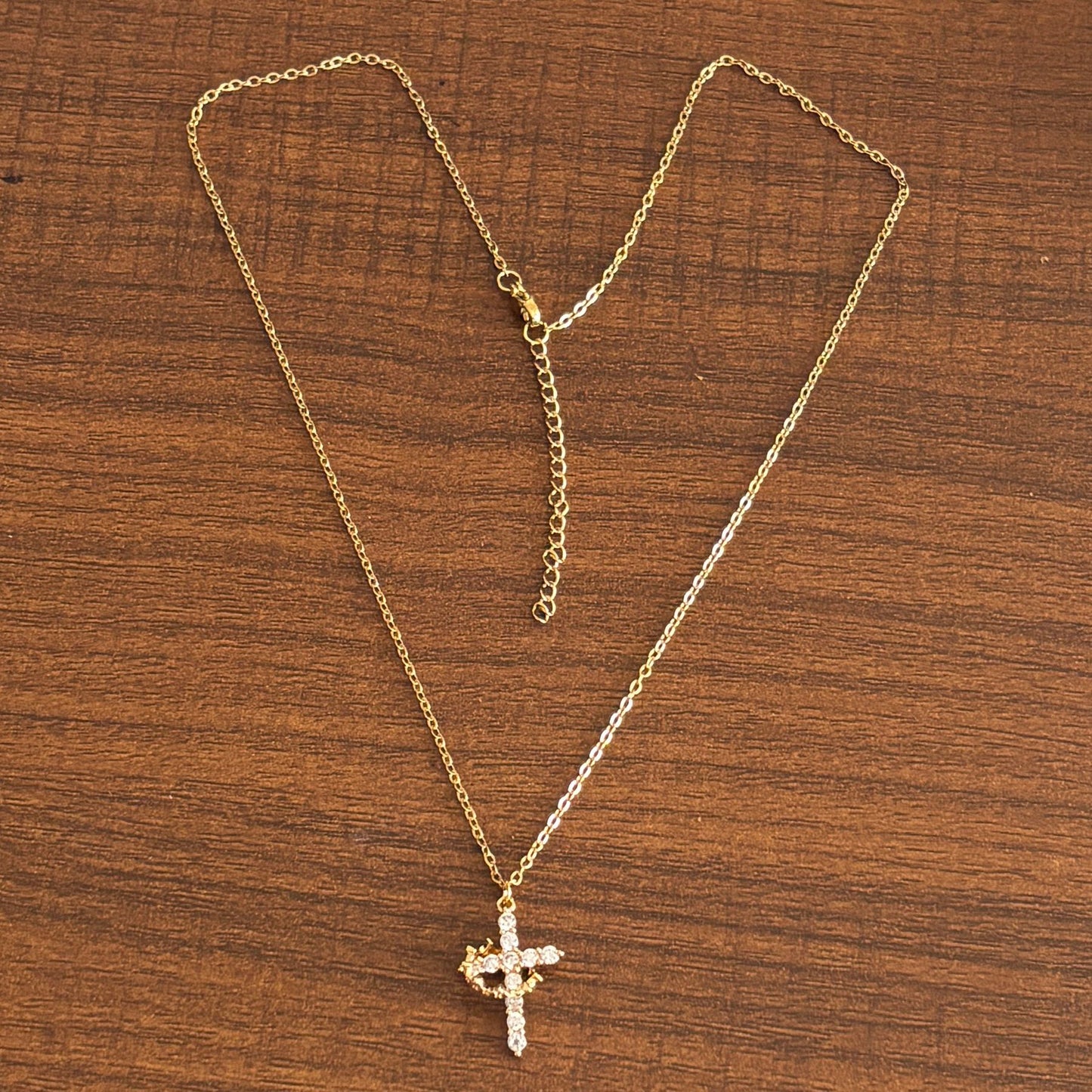 Collar de Cruz con Zirconia Bañado en Oro 18K y Platino • Lujo y Fe
