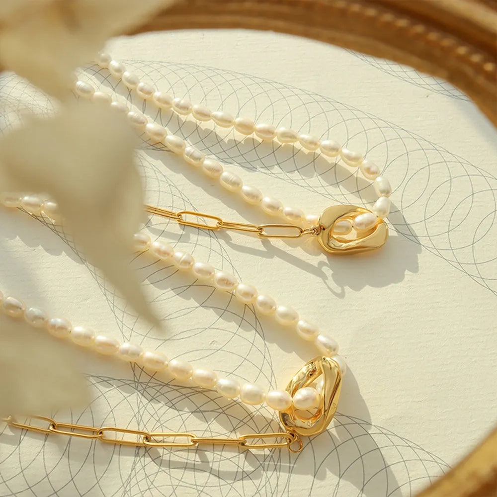 Collar de Perlas de Agua Dulce y Acero Inoxidable Bañado en Oro 18K • Lujo Natural