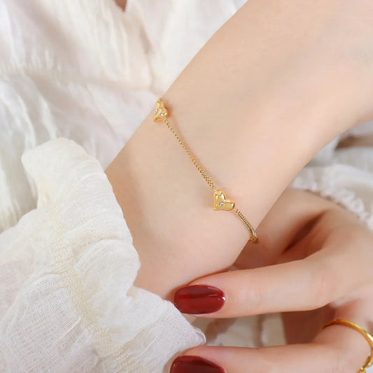 Pulsera de Corazón con Zirconia en Titanio • Romance Minimalista