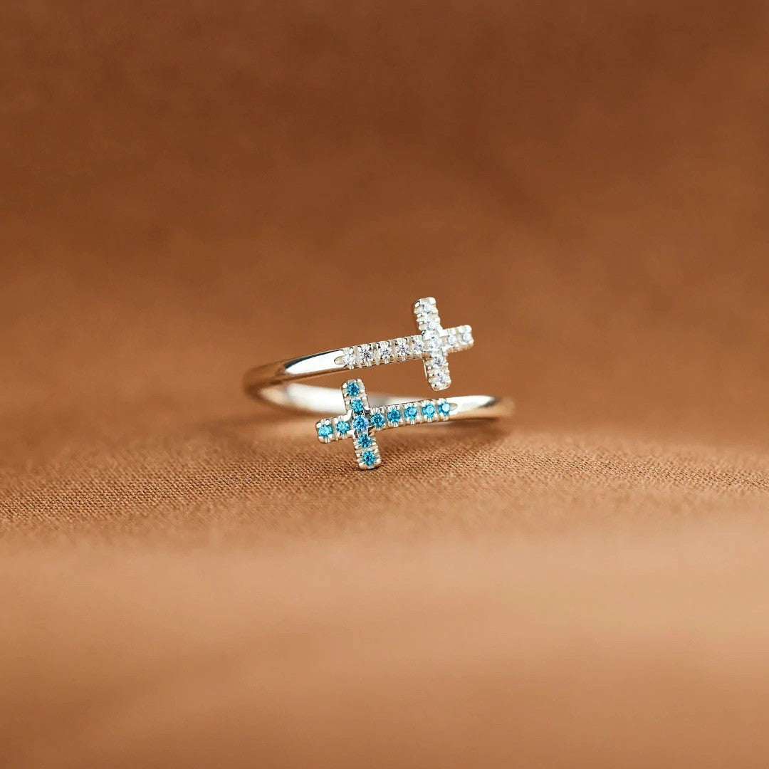 Anillo Victoria | Diseño Cruzado Doble con Circonitas y Oro Blanco