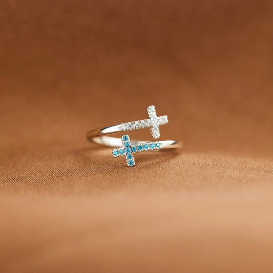 Anillo Victoria | Diseño Cruzado Doble con Circonitas y Oro Blanco