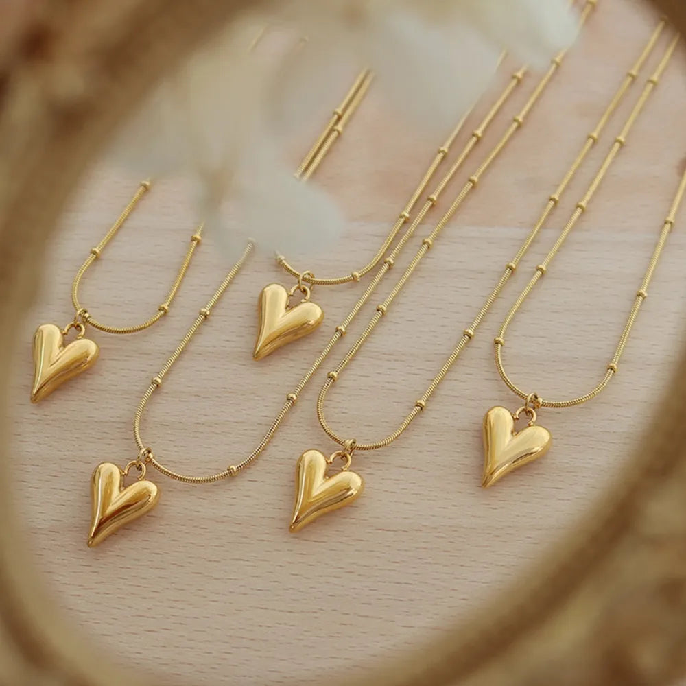 Collar con Dije de Corazón Bañado en Oro 18K PALOMA • Acero de Titanio