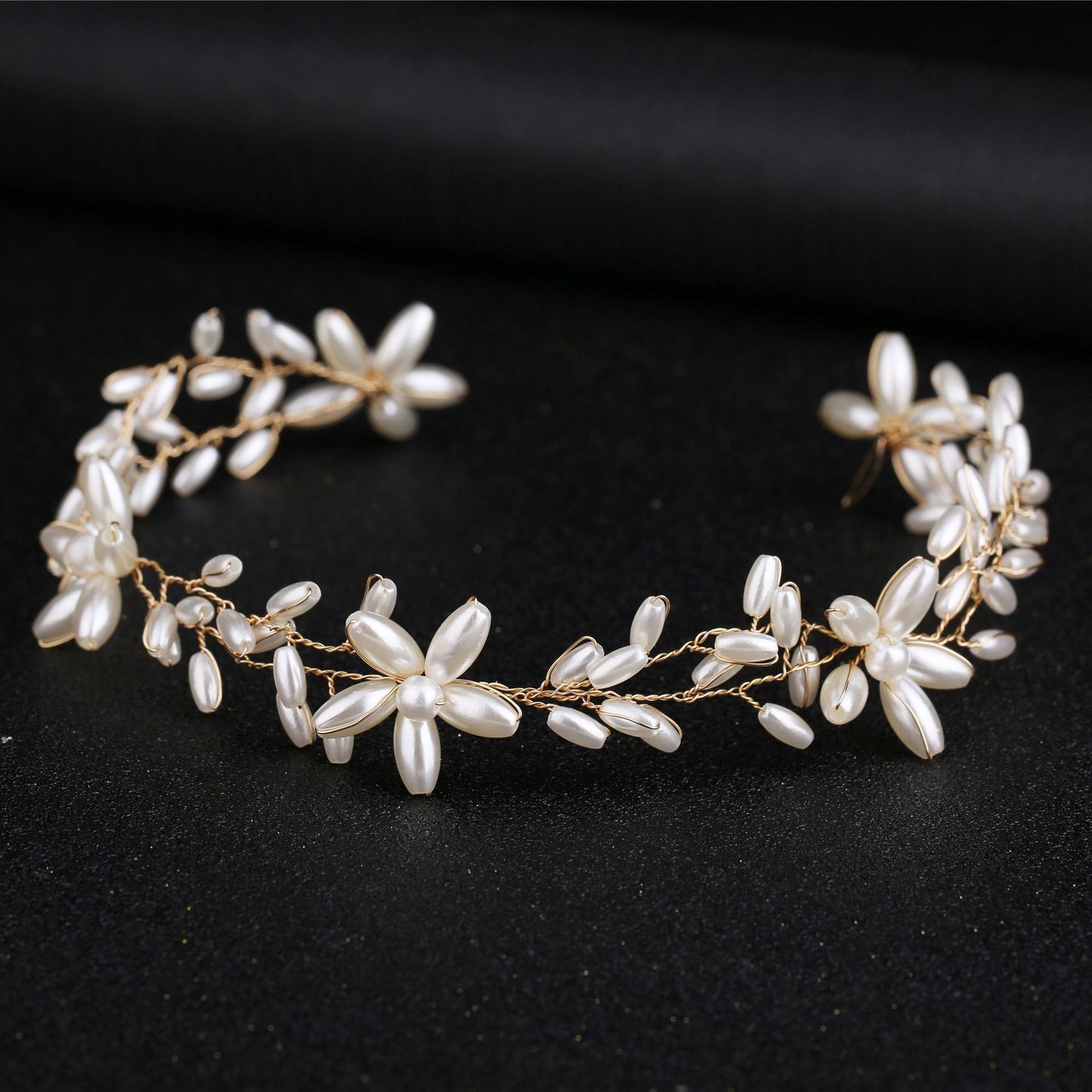 Tocado de Perlas Entrelazadas MARÍA • Accesorio de Cabello