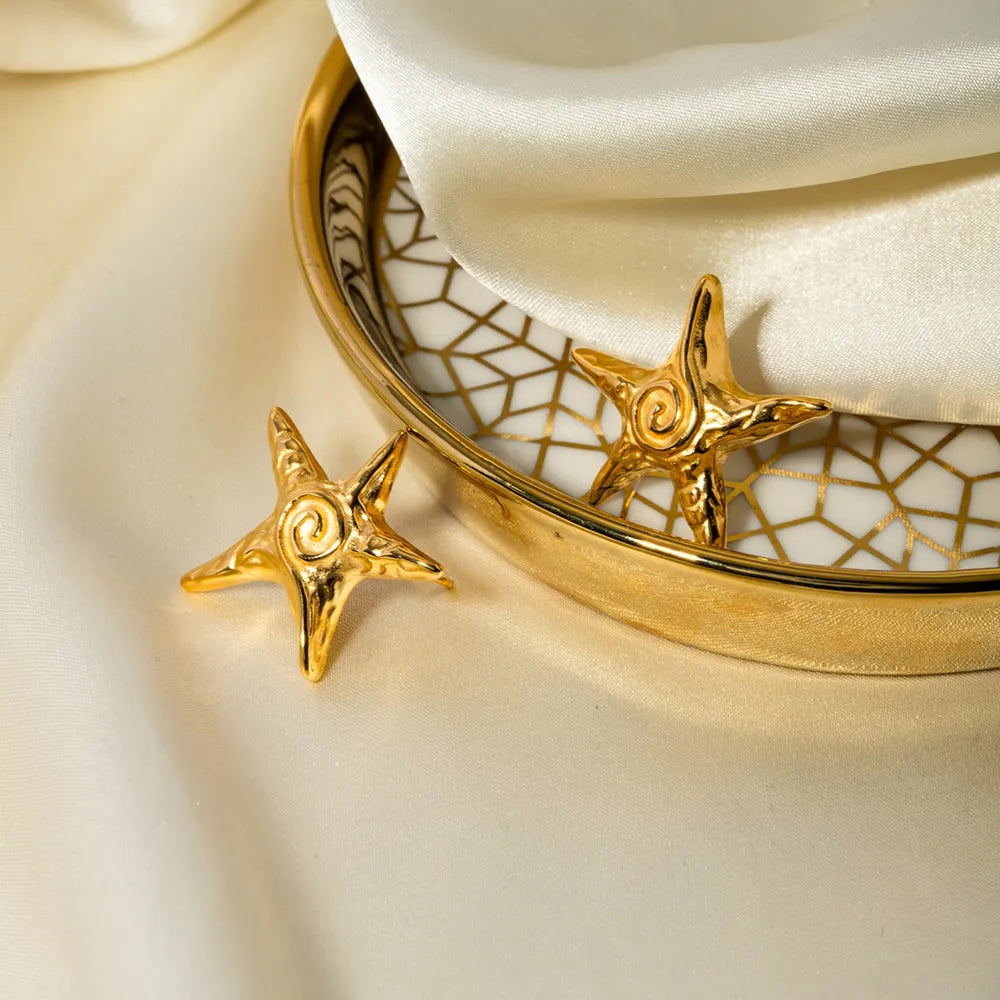 Pendiente Individual de Estrella Bañado en Oro 18K INÉS • Acero Inoxidable