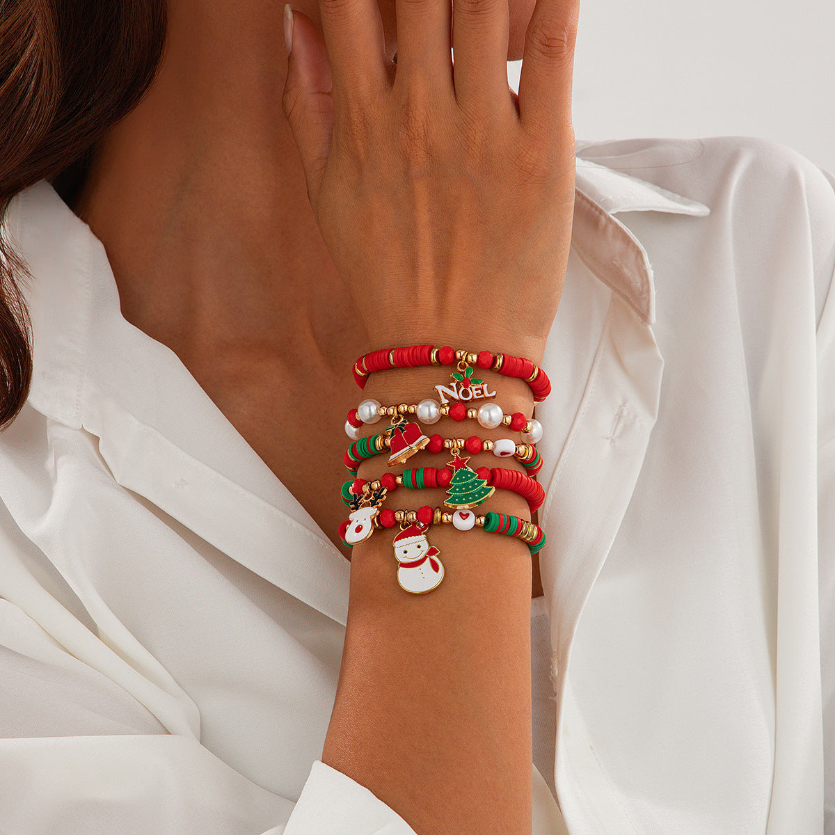 Set de Pulseras Navideñas con Letras y Cuentas de Cerámica | Hecho a Mano