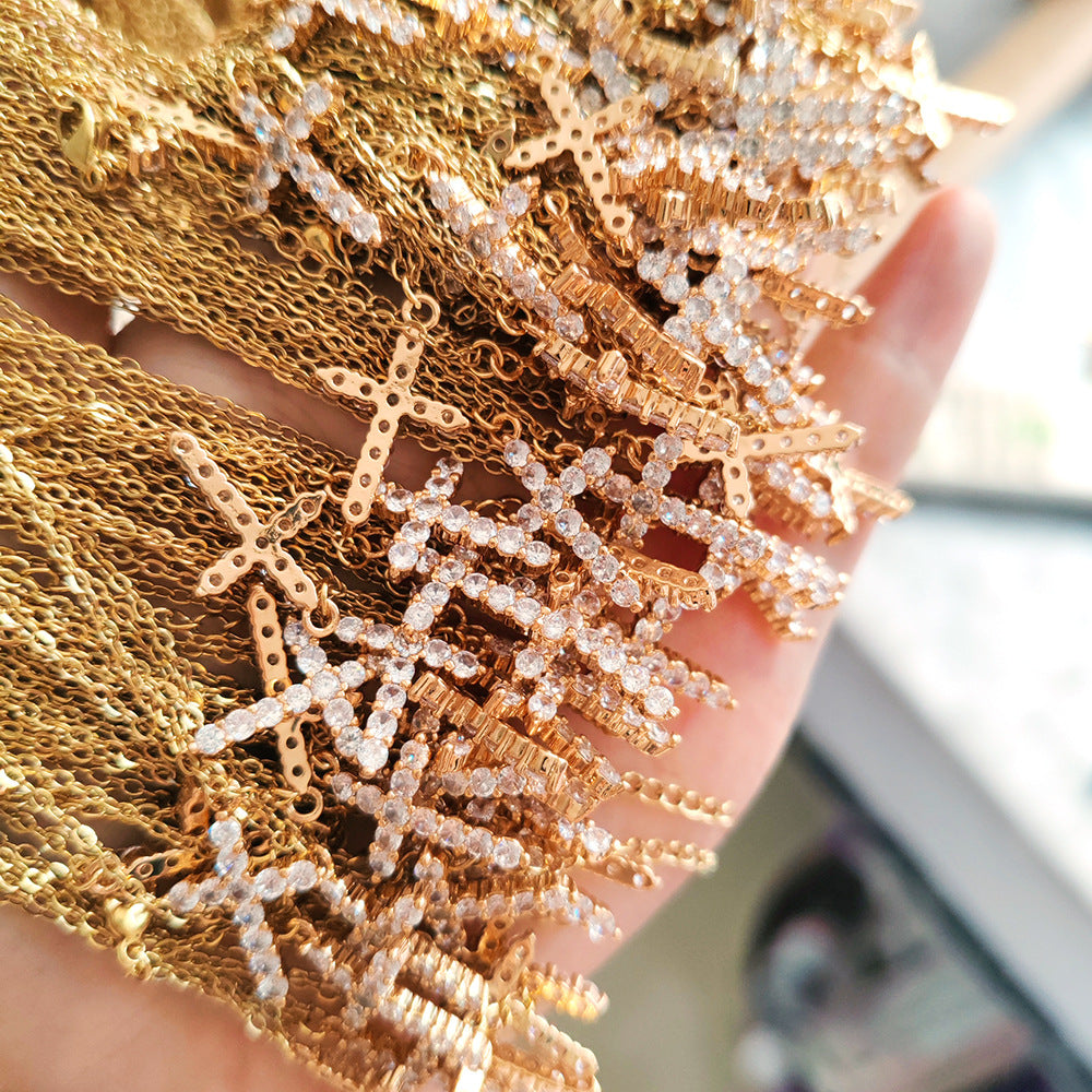 Collar de Cruz con Zirconia Bañado en Oro 18K y Platino • Lujo y Fe