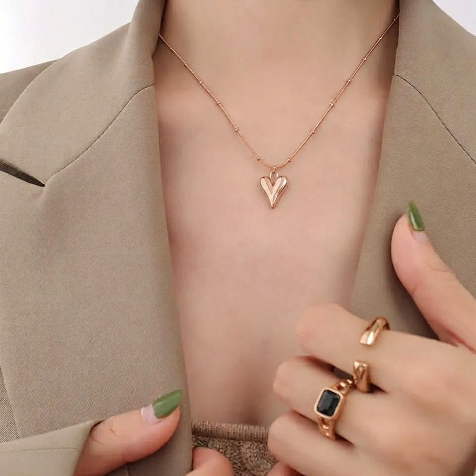 Collar con Dije de Corazón Bañado en Oro 18K PALOMA • Acero de Titanio